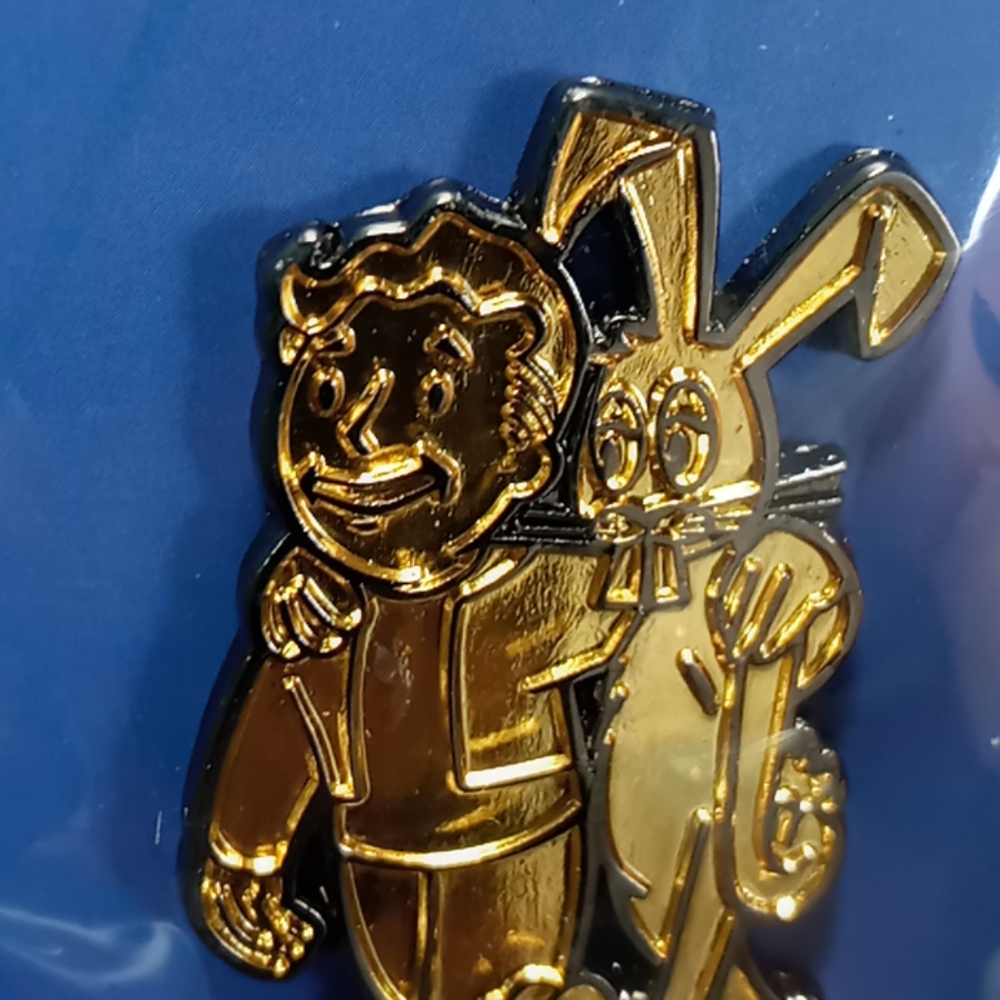 NIP Fallout pin #14 - Picture 4 of 5
